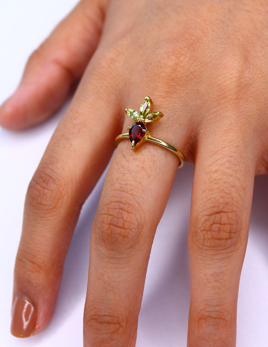 Anillo Fresa Granate y Peridoto