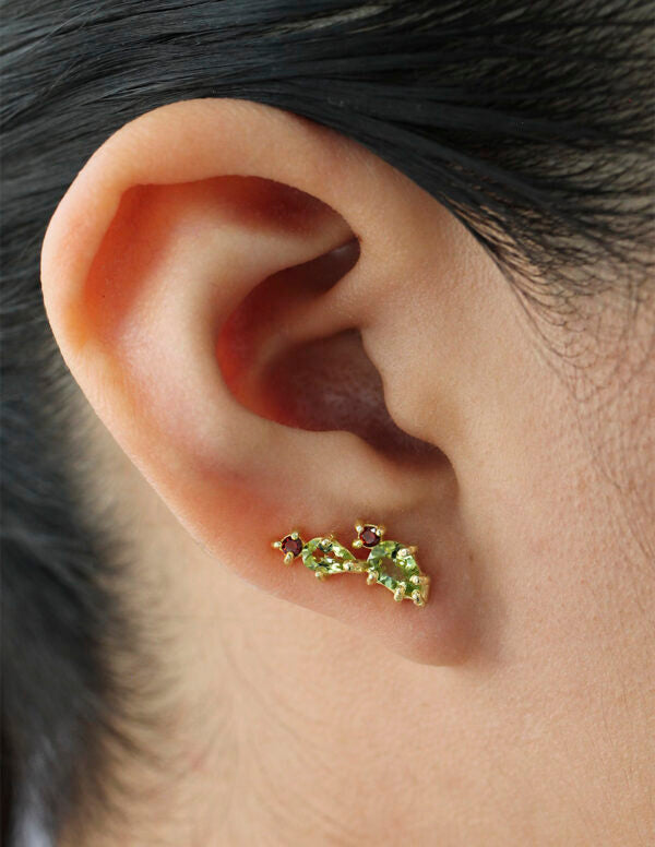Aretes Nopal plata Sancjewelry usado en oreja de modelo Sanc joyería mexicana