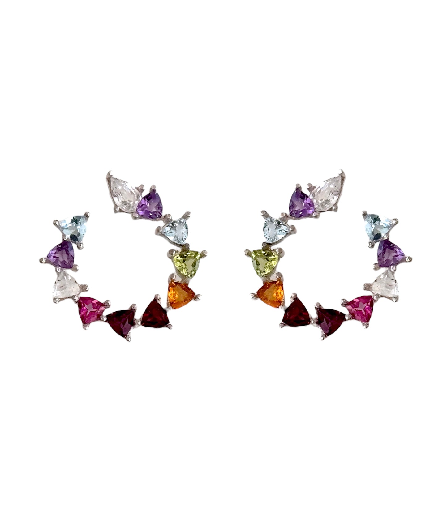 Aretes Snake con piedras naturales.