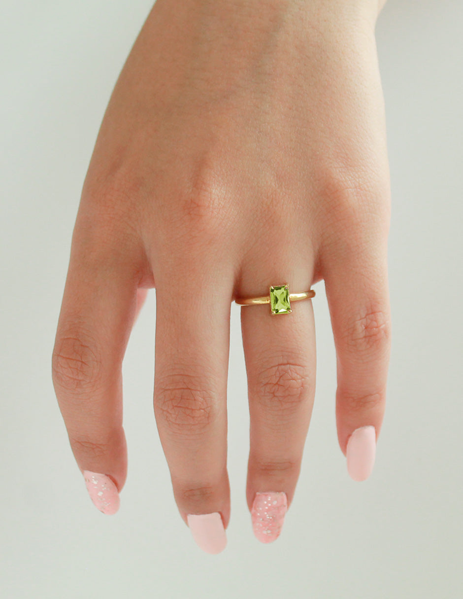 Anillo Sara Con Peridoto