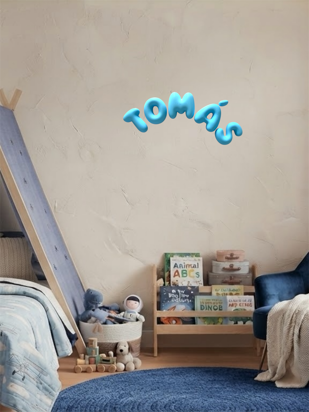 Cuarto para niños con letras de nombre Tomás en tonos azules