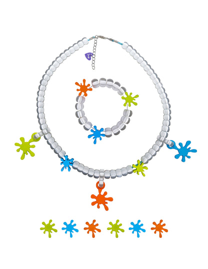 Set splash con pulsera, 3 pares de aretes y collar con charms intercambiables en formas splash colores naranja, verde limon y azul